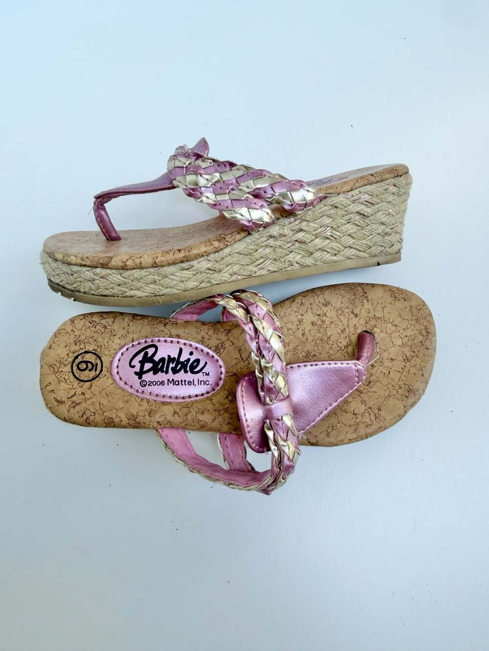 Vintage/Y2K Barbie Metallic Pink and Gold Wedge Thong Sandals - Size 9C